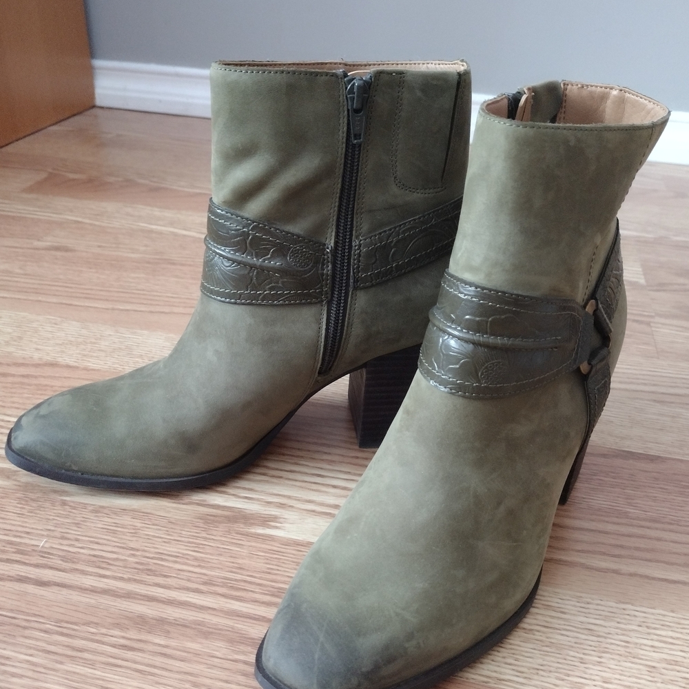 VIONIC Carnelia Water Repellent Olive Green Ankle Boots - Picture 14 of 14